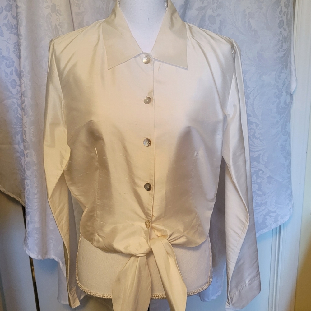 %100Silk Tailor B. Moss clothing Co. holiday blouse
